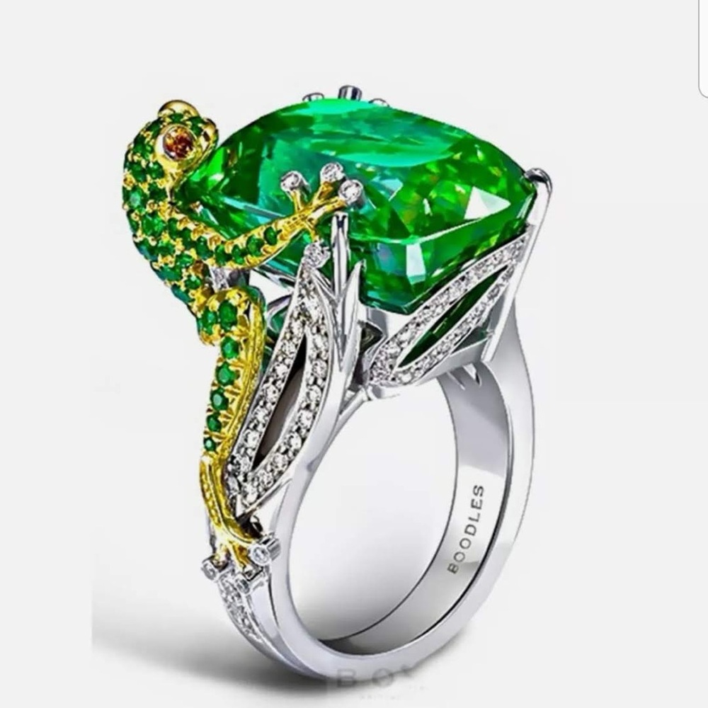 Boodles Green Gemstone Frog Ring
